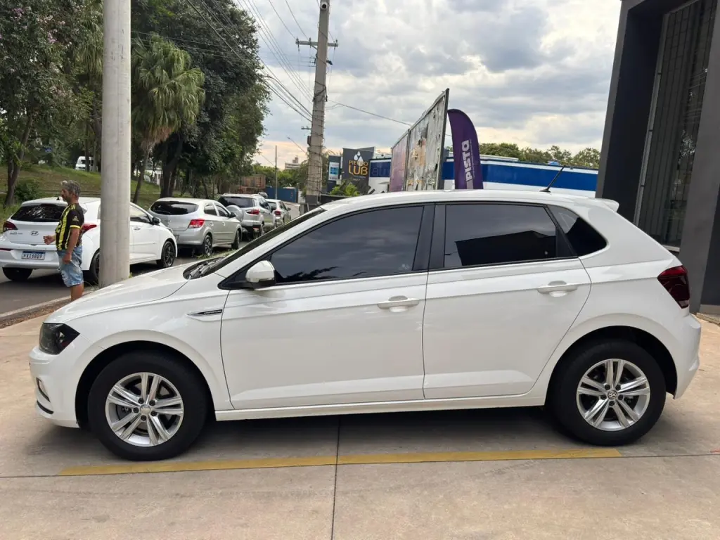 VOLKSWAGEN Polo Hatch - Foto