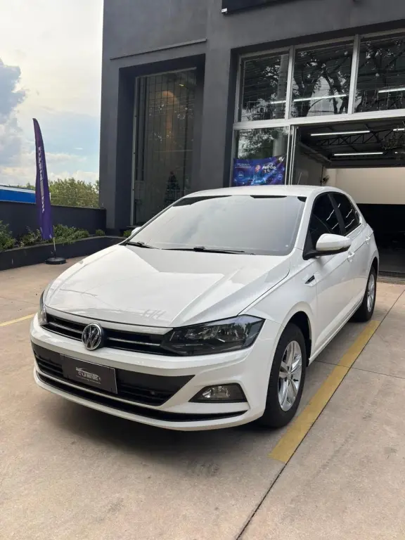 VOLKSWAGEN Polo Hatch - Foto