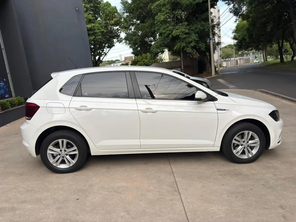 VOLKSWAGEN Polo Hatch - Foto