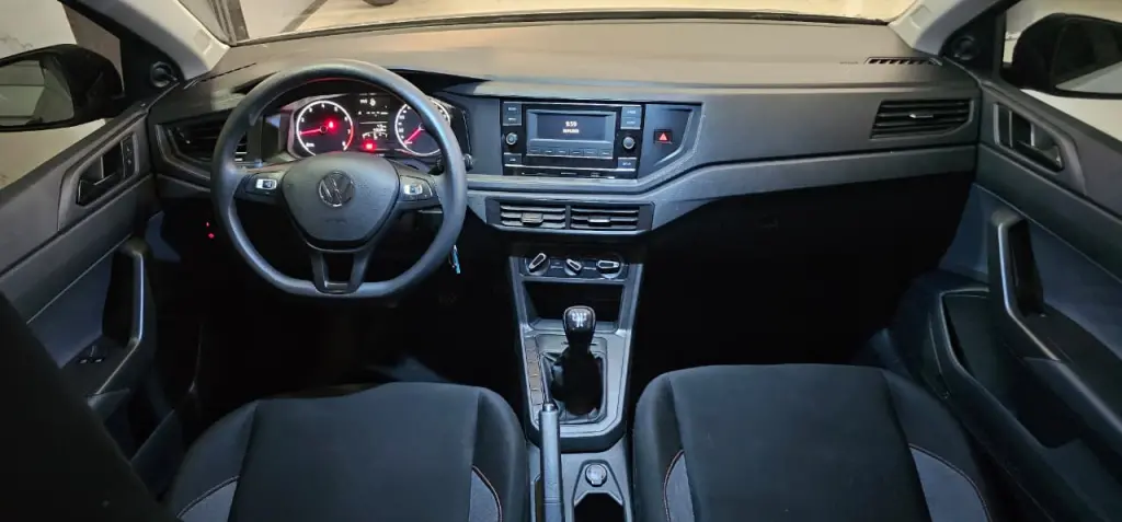 VOLKSWAGEN Polo Hatch - Foto