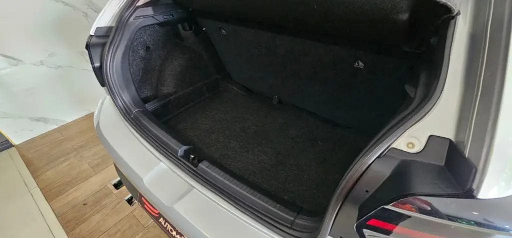 VOLKSWAGEN Polo Hatch - Foto