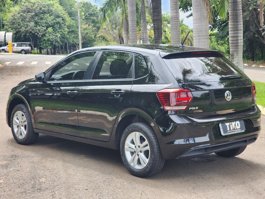 VOLKSWAGEN Polo Hatch - Foto