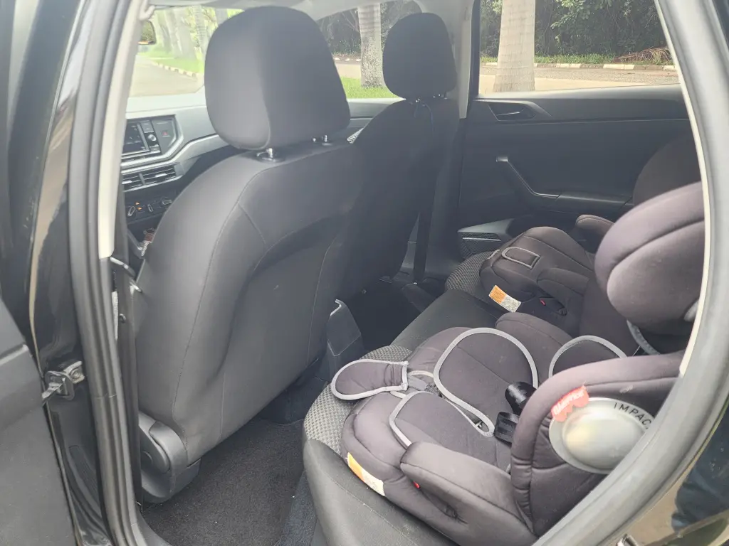 VOLKSWAGEN Polo Hatch - Foto