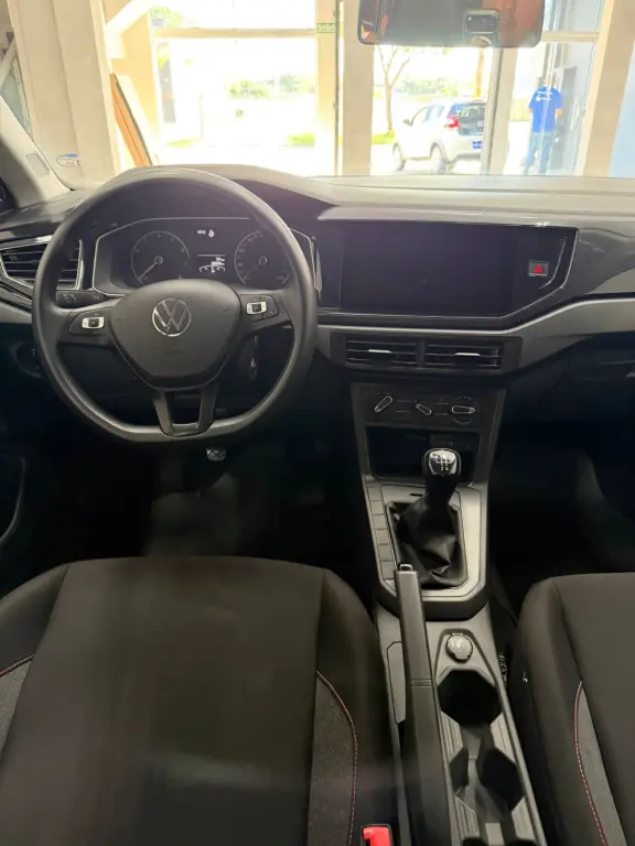 VOLKSWAGEN Polo Hatch - Foto