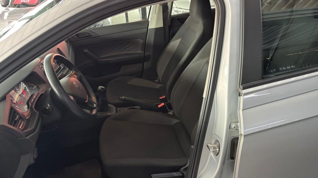 VOLKSWAGEN Polo Hatch - Foto