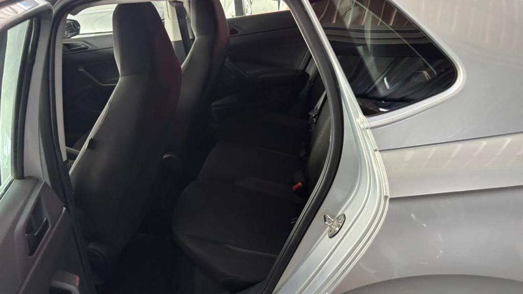 VOLKSWAGEN Polo Hatch - Foto