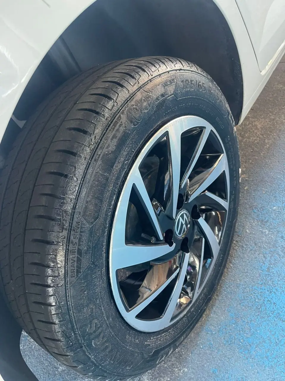 VOLKSWAGEN Polo Hatch - Foto