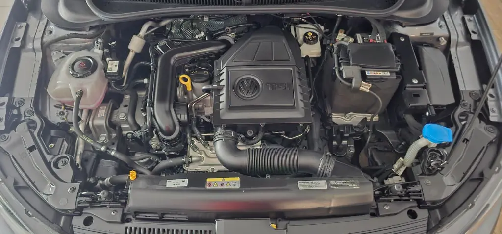 VOLKSWAGEN Polo Hatch - Foto