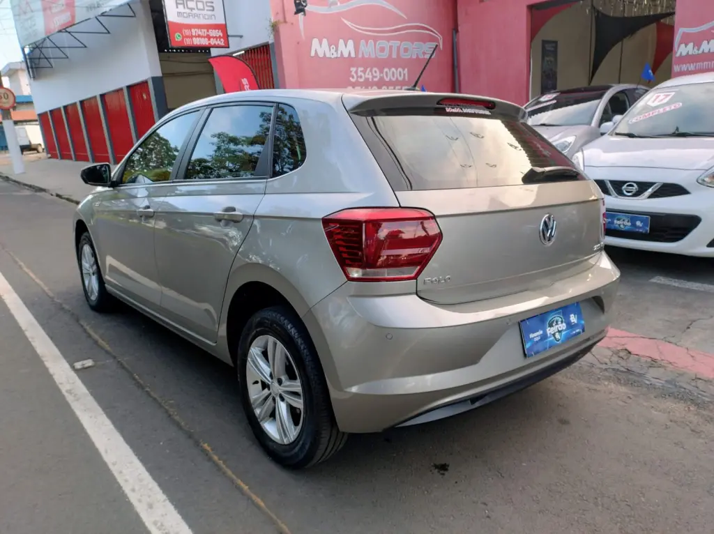 VOLKSWAGEN Polo Hatch - Foto