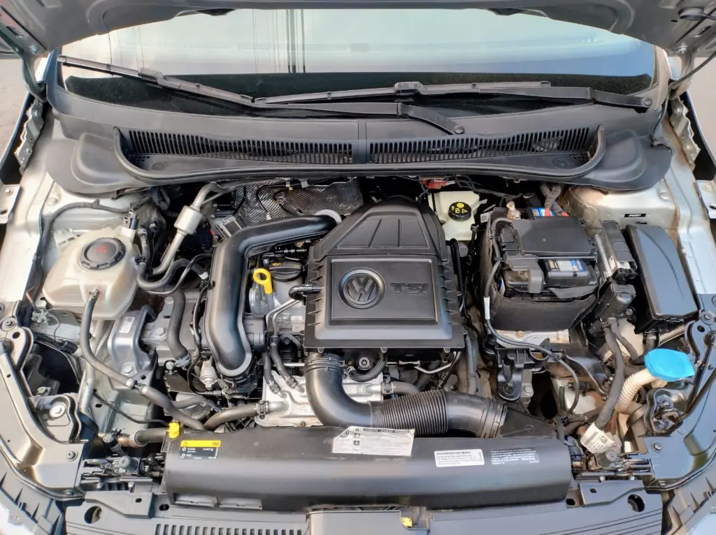 VOLKSWAGEN Polo Hatch - Foto