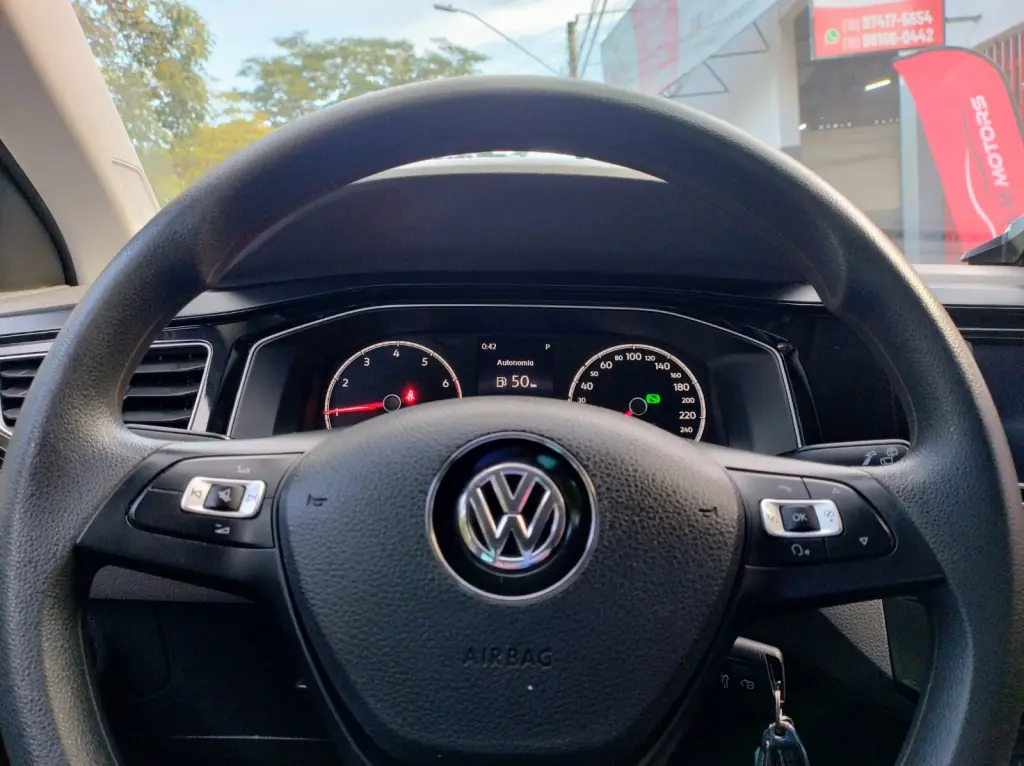 VOLKSWAGEN Polo Hatch - Foto