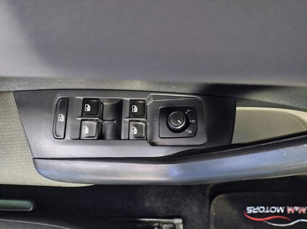 VOLKSWAGEN Polo Hatch - Foto