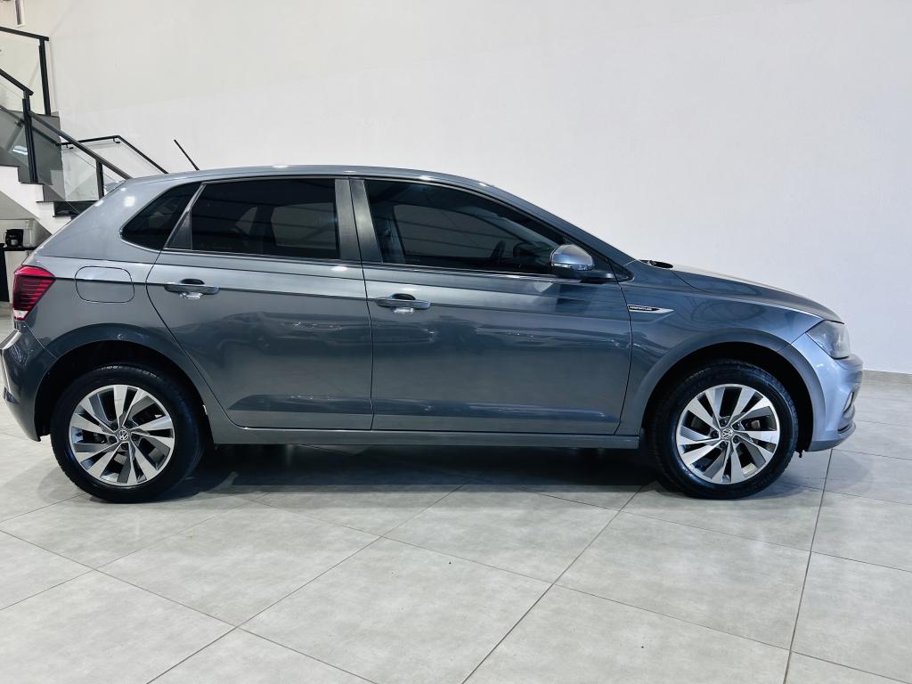 VOLKSWAGEN Polo Hatch - Foto