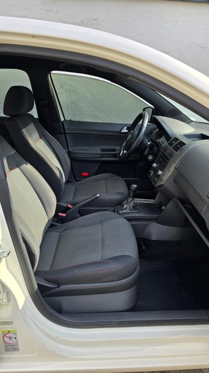 VOLKSWAGEN Polo Hatch - Foto