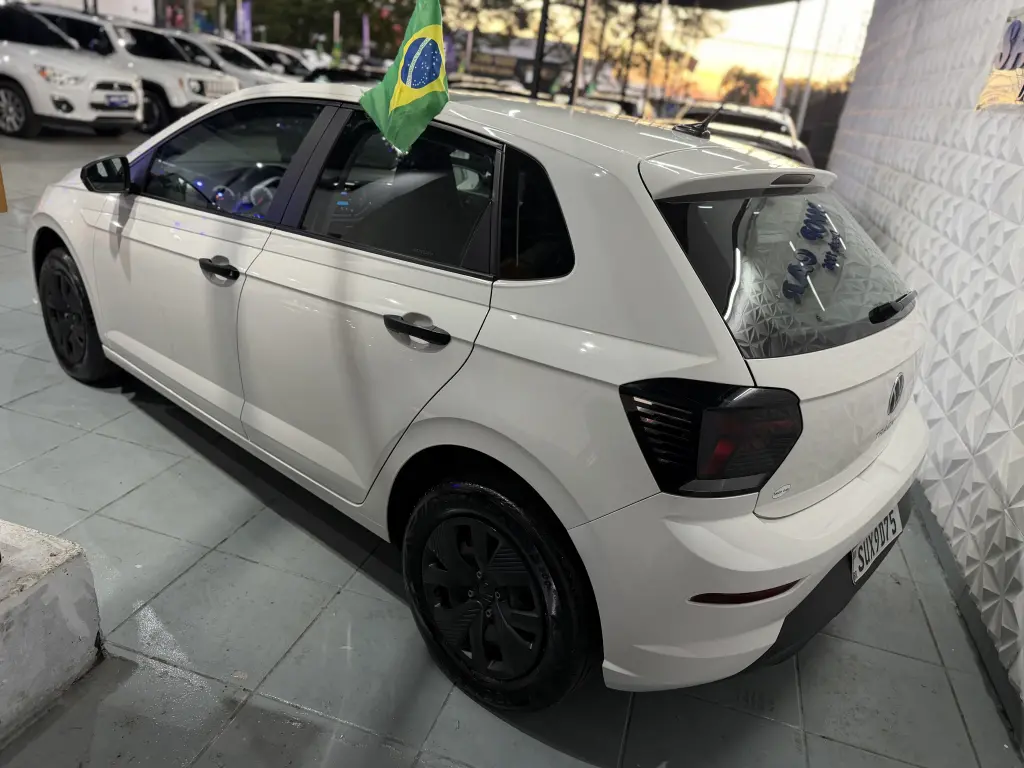 VOLKSWAGEN Polo Hatch - Foto