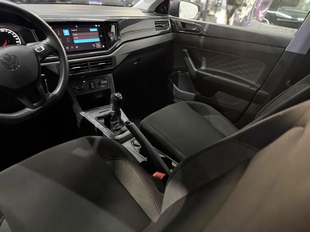 VOLKSWAGEN Polo Hatch - Foto