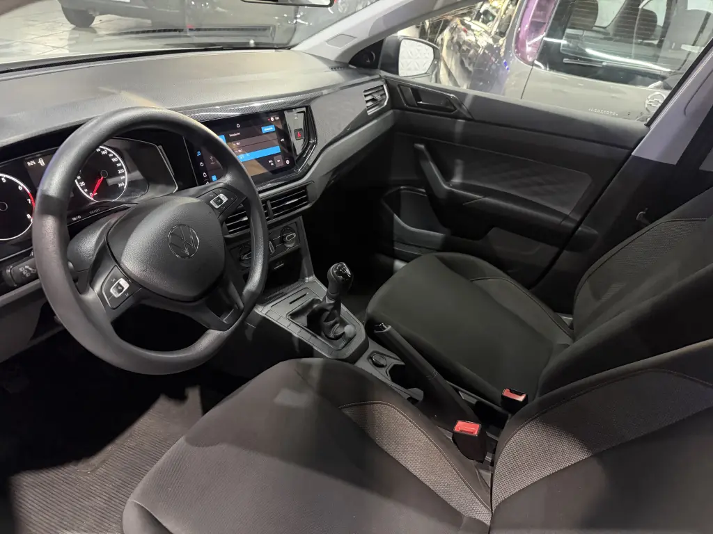 VOLKSWAGEN Polo Hatch - Foto