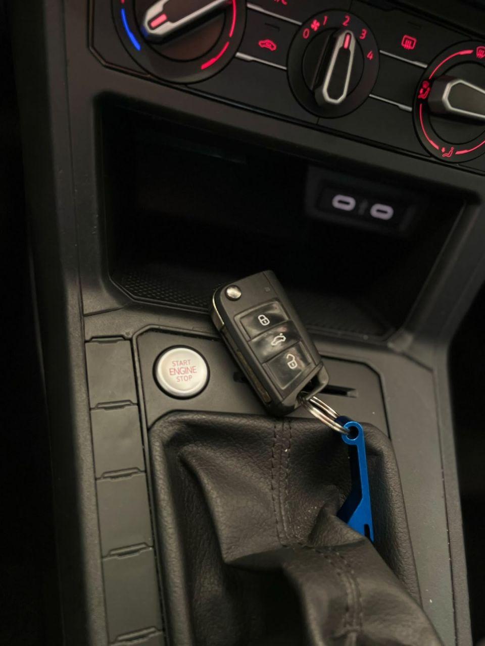VOLKSWAGEN Polo Hatch - Foto