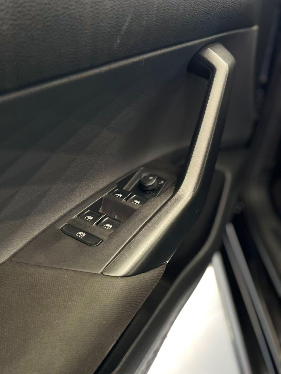 VOLKSWAGEN Polo Hatch - Foto