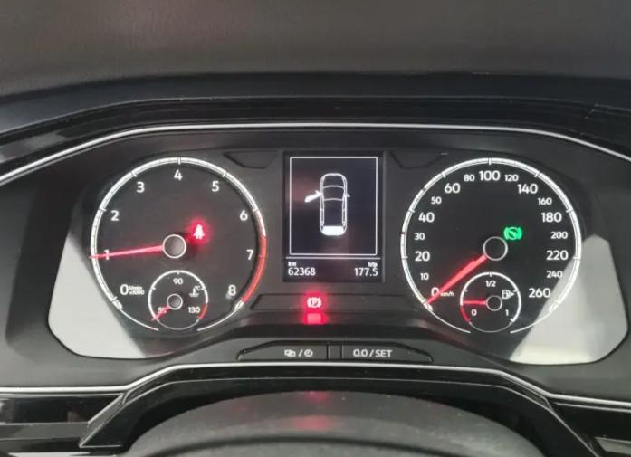 VOLKSWAGEN Polo Hatch - Foto
