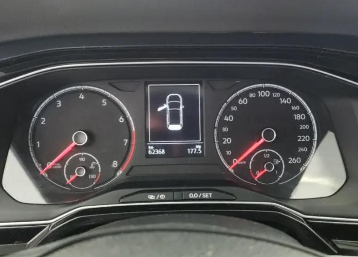 VOLKSWAGEN Polo Hatch - Foto