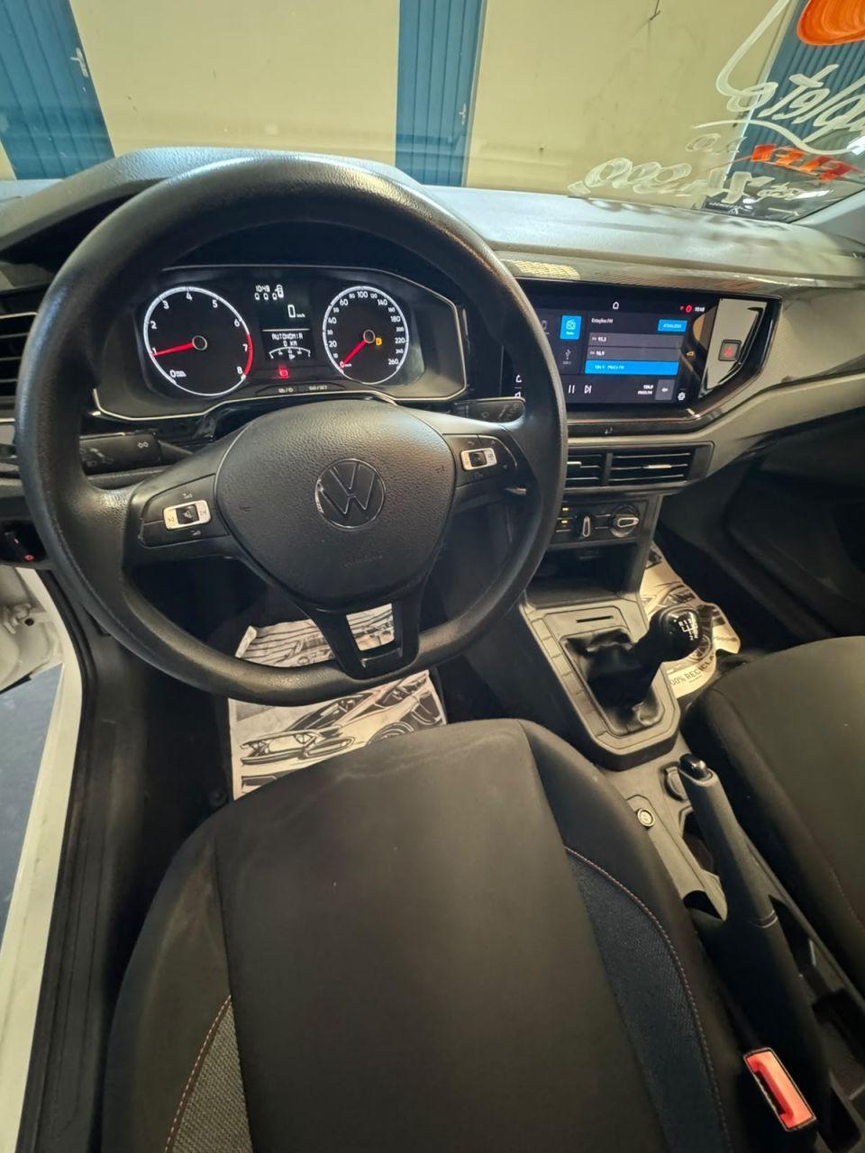 VOLKSWAGEN Polo Hatch - Foto