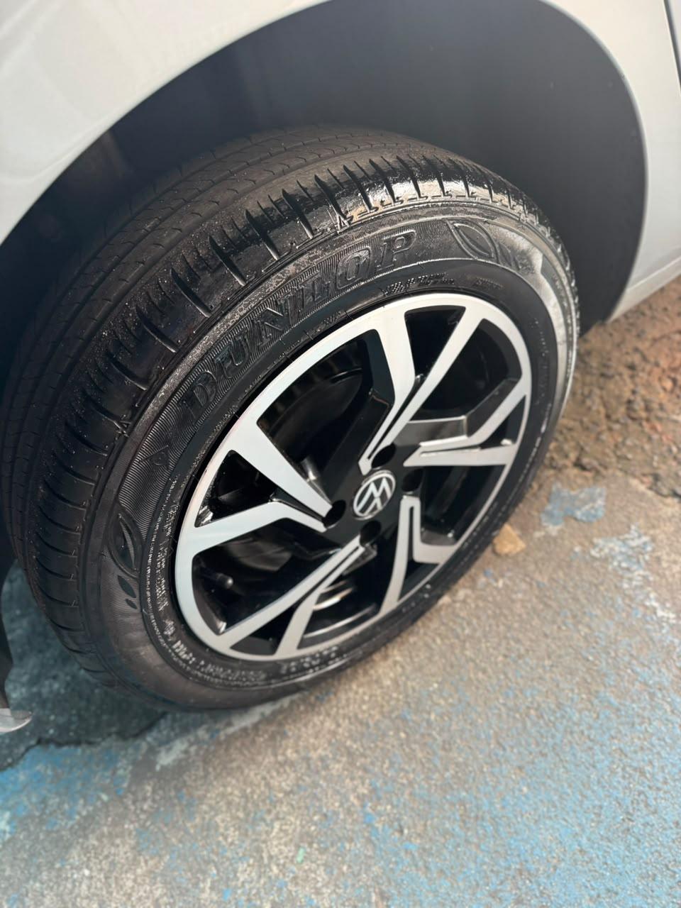 VOLKSWAGEN Polo Hatch - Foto