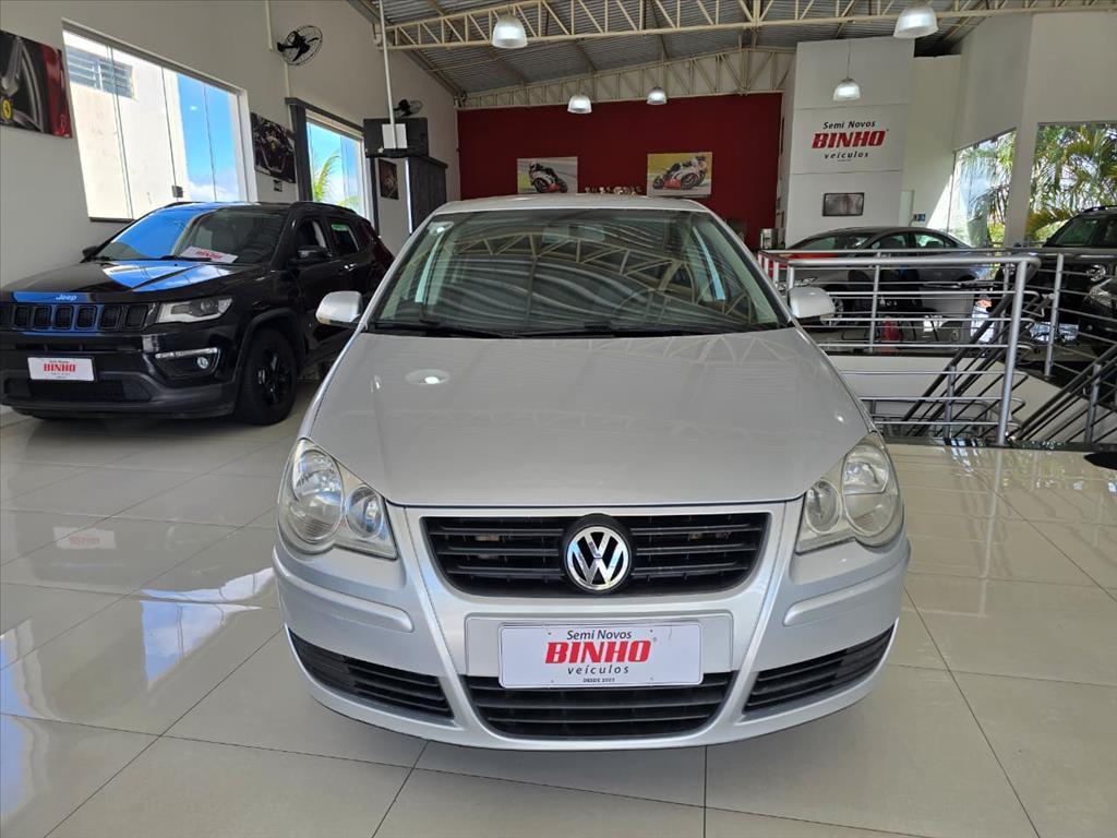 VOLKSWAGEN Polo Sedan - Foto