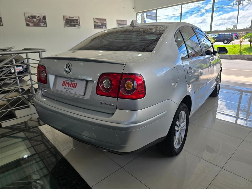 VOLKSWAGEN Polo Sedan - Foto