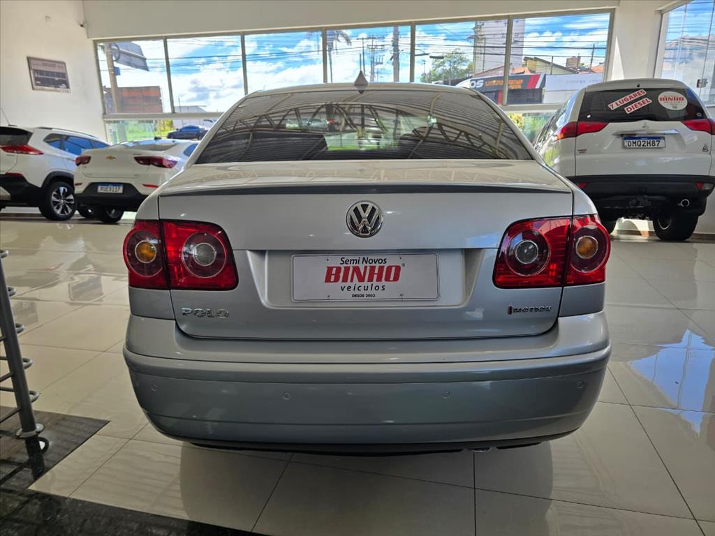 VOLKSWAGEN Polo Sedan - Foto