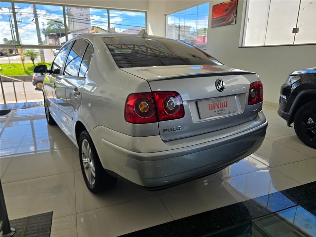 VOLKSWAGEN Polo Sedan - Foto
