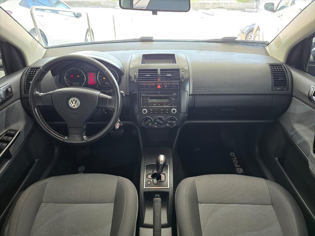 VOLKSWAGEN Polo Sedan - Foto
