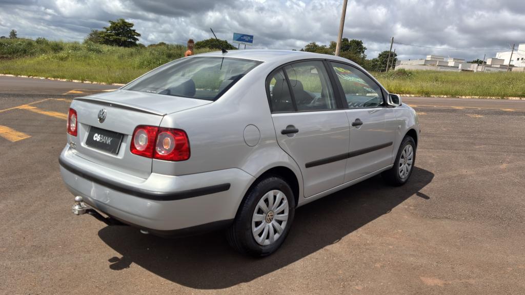 VOLKSWAGEN Polo Sedan - Foto
