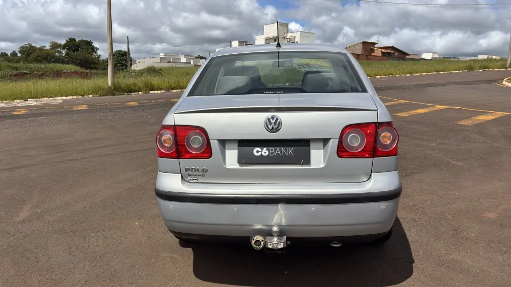 VOLKSWAGEN Polo Sedan - Foto