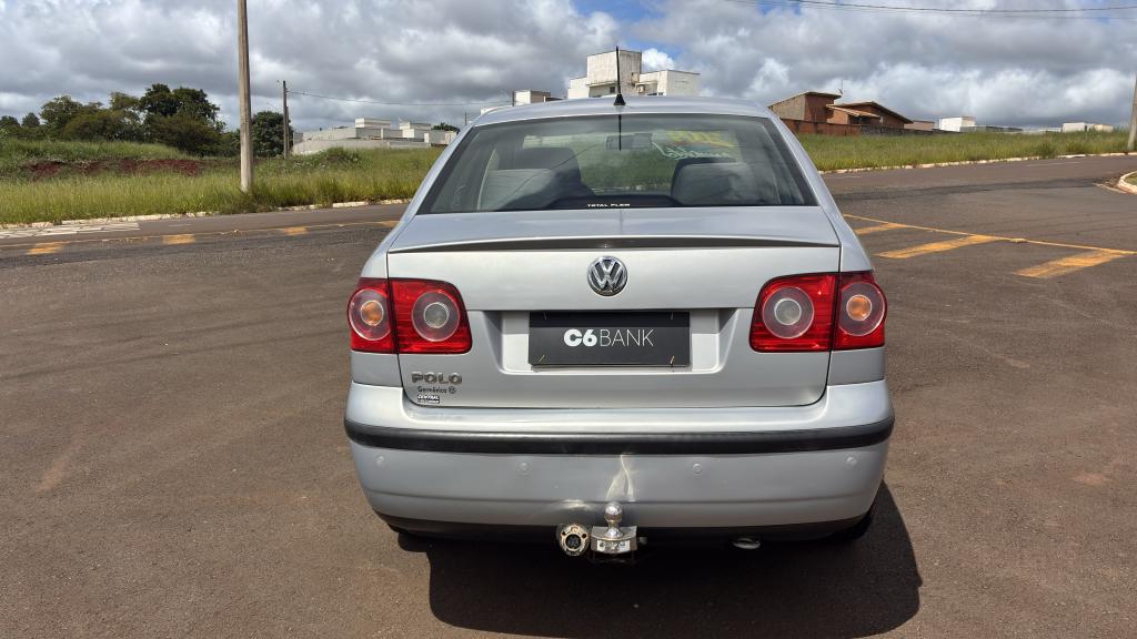 VOLKSWAGEN Polo Sedan - Foto