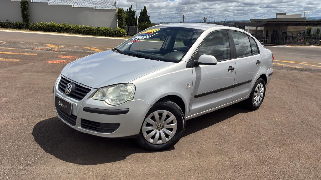 VOLKSWAGEN Polo Sedan - Foto
