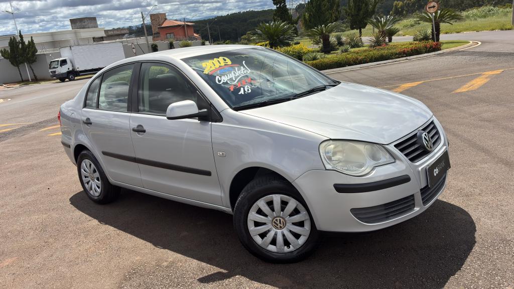 VOLKSWAGEN Polo Sedan