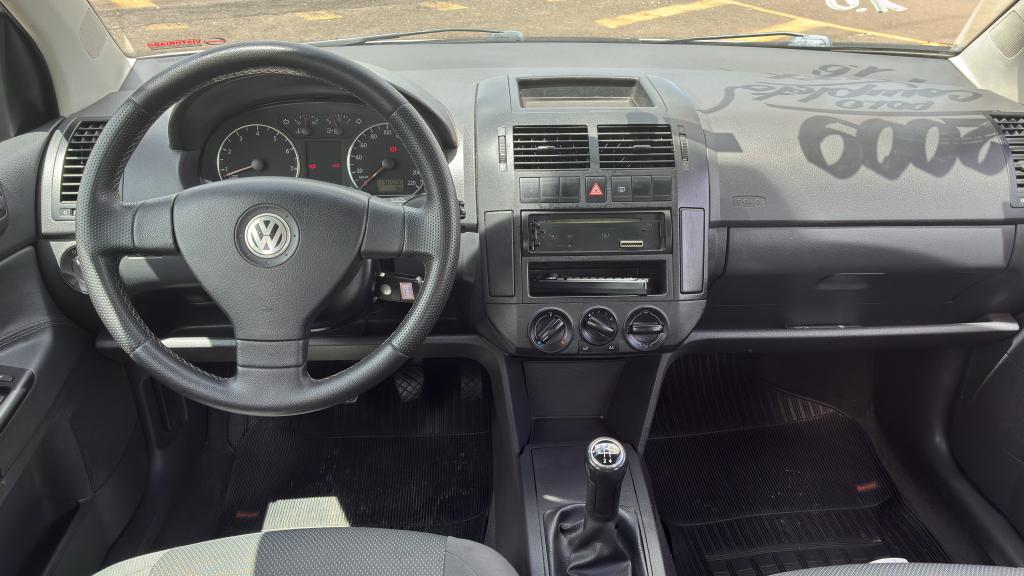 VOLKSWAGEN Polo Sedan - Foto