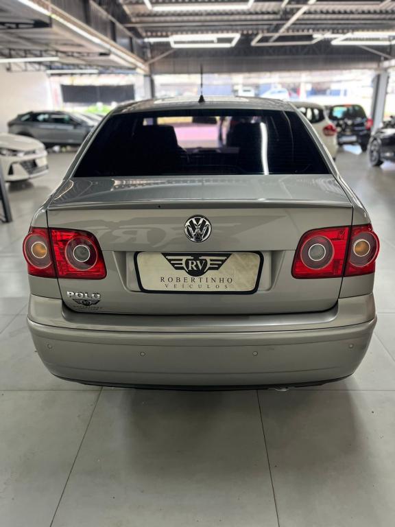 VOLKSWAGEN Polo Sedan - Foto