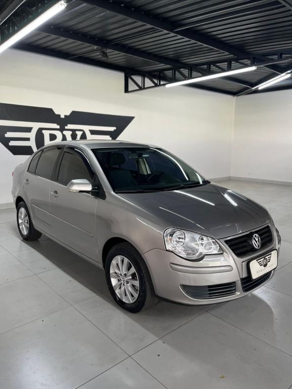 VOLKSWAGEN Polo Sedan - Foto