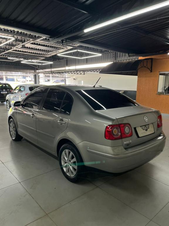 VOLKSWAGEN Polo Sedan - Foto