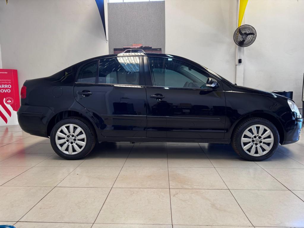VOLKSWAGEN Polo Sedan - Foto