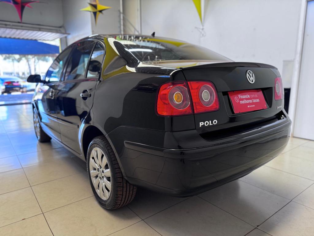 VOLKSWAGEN Polo Sedan - Foto