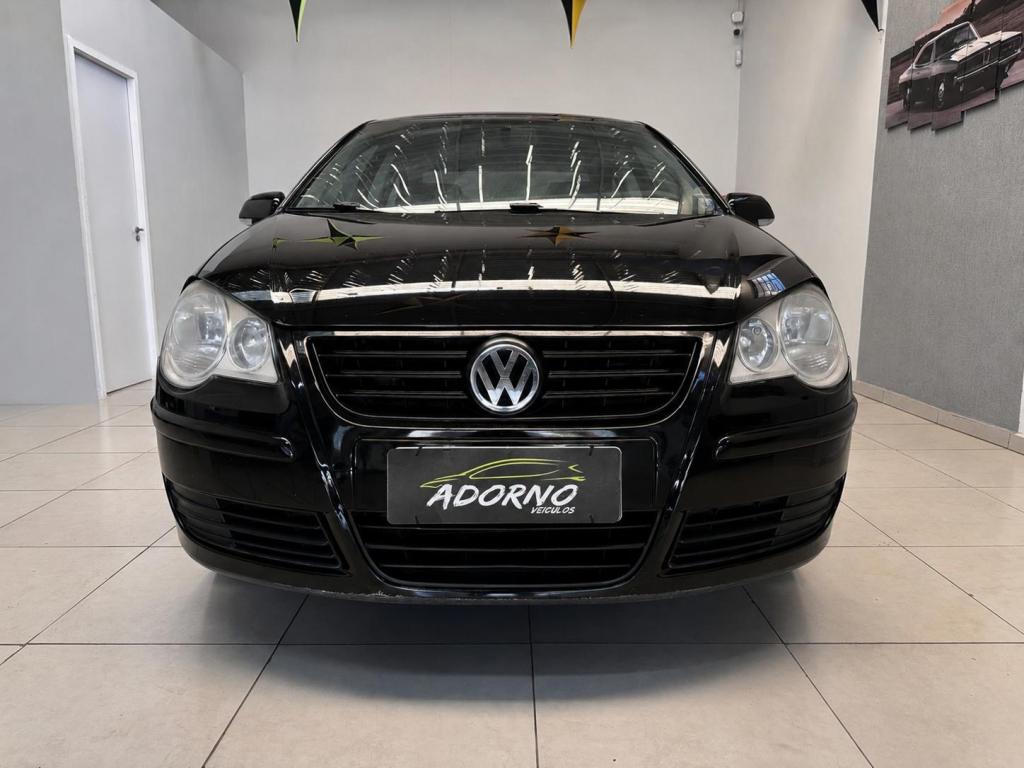 VOLKSWAGEN Polo Sedan - Foto