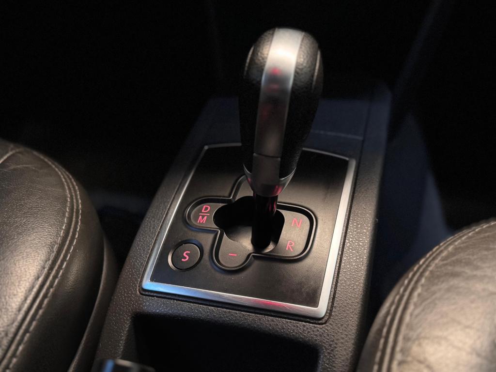 VOLKSWAGEN Polo Sedan - Foto