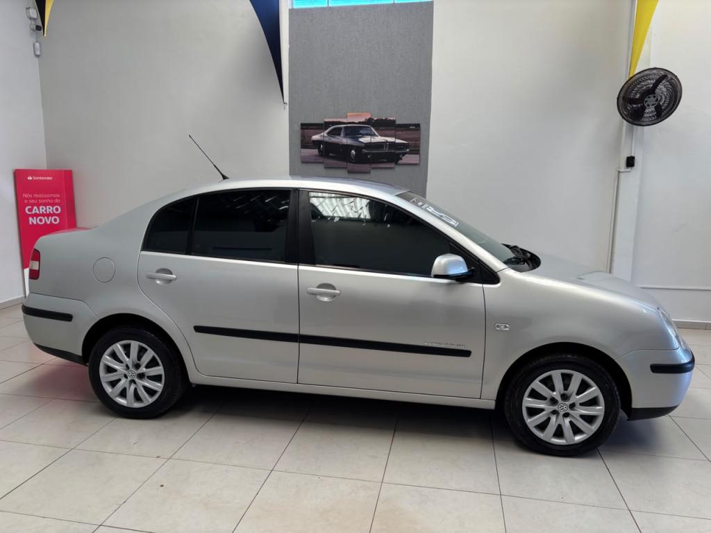 VOLKSWAGEN Polo Sedan - Foto