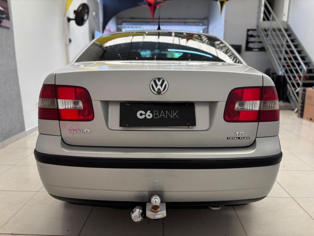 VOLKSWAGEN Polo Sedan - Foto