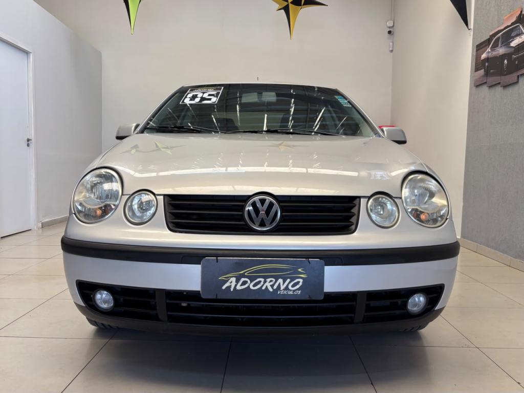 VOLKSWAGEN Polo Sedan - Foto