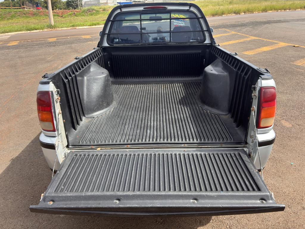 VOLKSWAGEN Saveiro - Foto