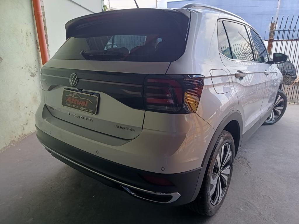 VOLKSWAGEN T-Cross - Foto